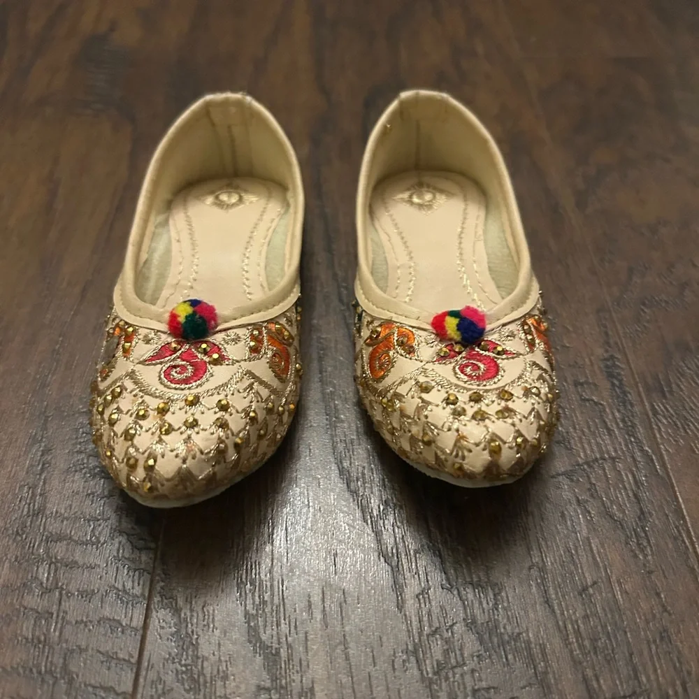Punjabi jutti North India Pakistan handcrafted leather intricate embellishments